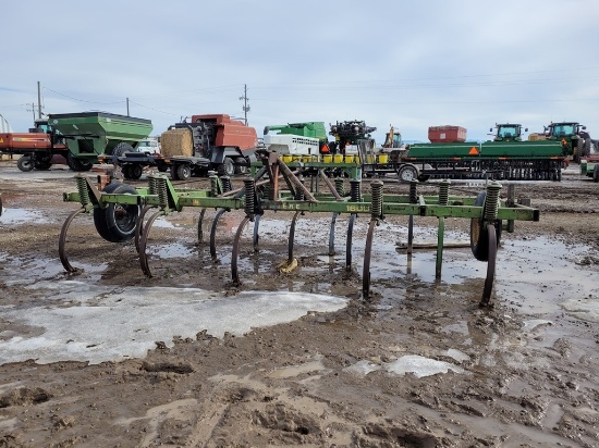 John Deere 1600 Chisel Plow