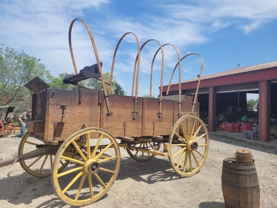 Covered Wagon w/Bows