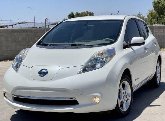 2013 Nissan LEAF 4 Door Electric Hatchback