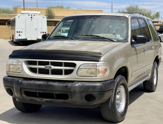 2000 Ford Explorer XLS 4x4 4 Door SUV
