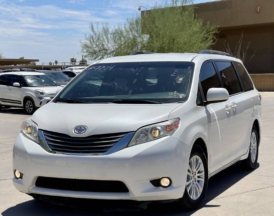 2017 Toyota Sienna 4 Door Mini Van