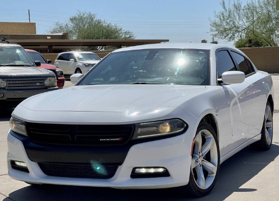2015 Dodge Charger SXT 4 Door Sedan