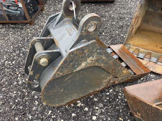 CNH 18" Tooth Bucket