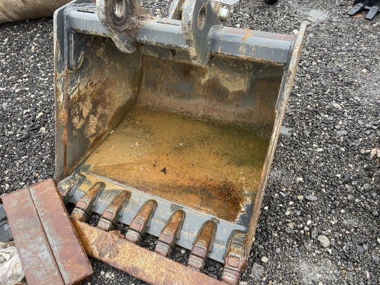 Case 36" Tooth Bucket