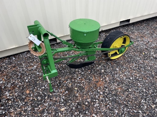 John Deere 1R Planter