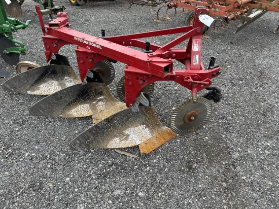 International Harvester 420 Plow