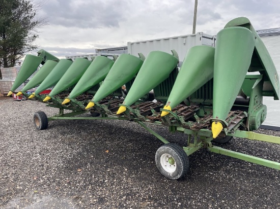 2004 John Deere 893 corn head and wagon