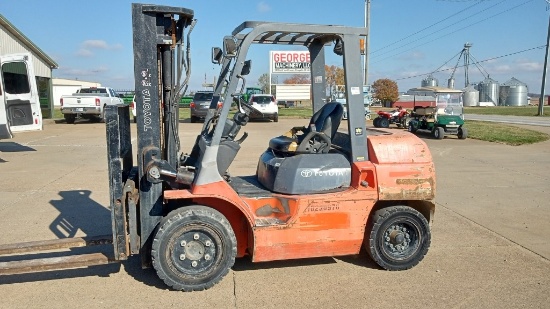 Toyota 7FDU35 Pneumatic Tire Fork Truck