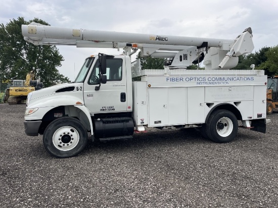 2004 International 4400 Boom Truck