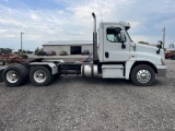 2011 Freightliner Cascadia 125 Day Cab Truck