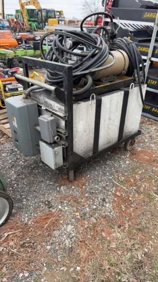 Hydraulic power unit with hoses
