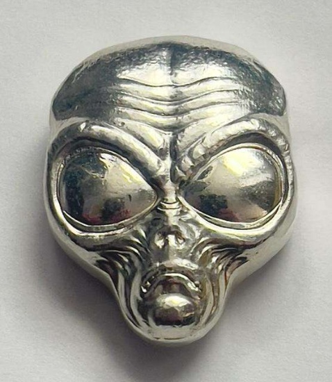 Monarch Poured 2 ozt .999 Fine Silver Alien Skull