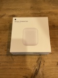 WIRELESS APPLE CHARING CASE FOR AIRPODS IN BOX