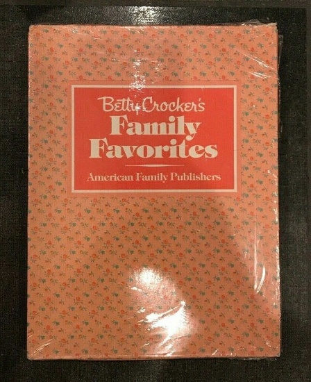 BETTY CROCKER'S Family Favorites 3 Cookbooks & Case Including Boys & Girls Book