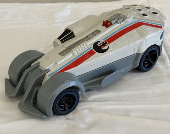 Hot Wheels RC Star Wars Millenium Falcon Carship FBW32