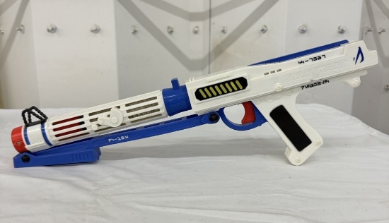Star Wars Clone Wars Electronic Blaster – Clone Trooper with Light & Sound Effects – Toy Weapon