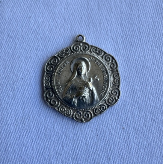 Religious Pendant – Santa Teresa of the Child Jesus