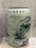 Chinese-Style Porcelain Vase – Decorative Ceramic Collectible