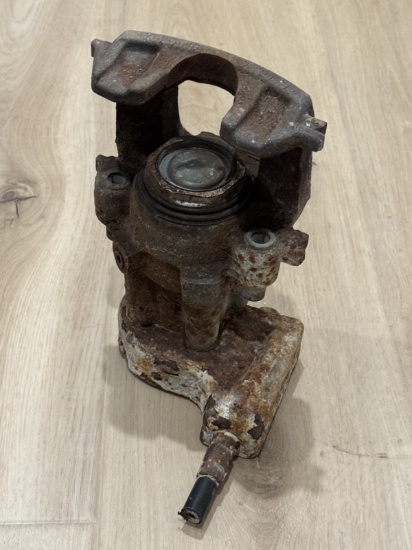 Humvee Rear Right Brake Calipers D-121741