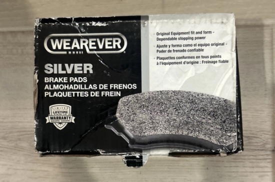 Mazda CARQUEST Silver NAD924 Disc Pads - Disc Brake Pad Set, Rear