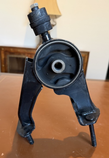 Engine Motor Mount Torque Strut Bushing Bracket