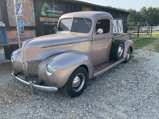 1940 FORD ANTIQUE VEHICLE
