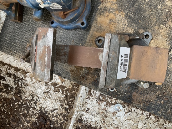 BENCH VISE