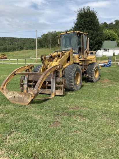 Cat 938F wheel loaded with forks and top clamp