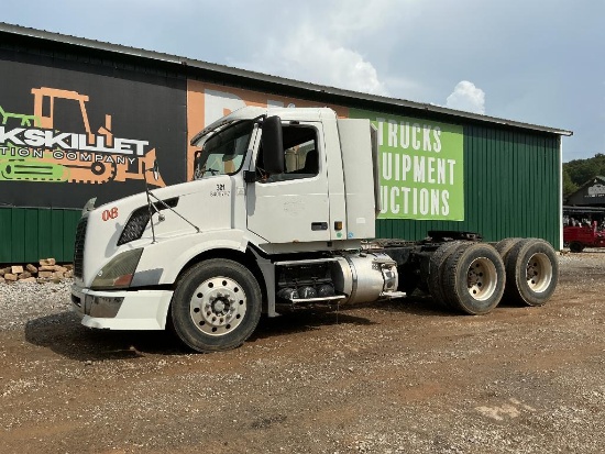 2004 Volvo VNL Day Cab Semi Truck, VIN # 4V4NC9GH24N350286