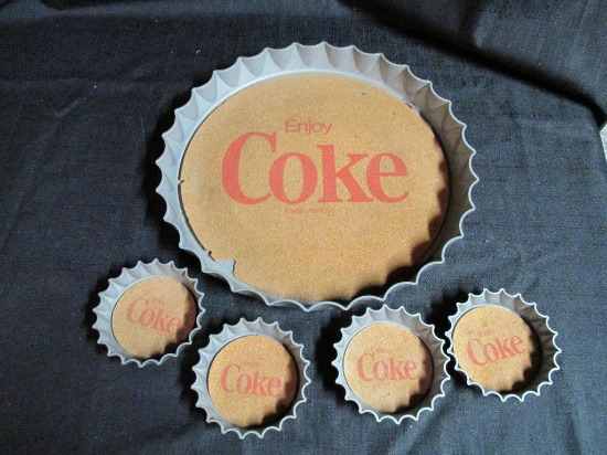 Coca-Cola Round Plastic Bottle Cap Tray And (4) Coasters