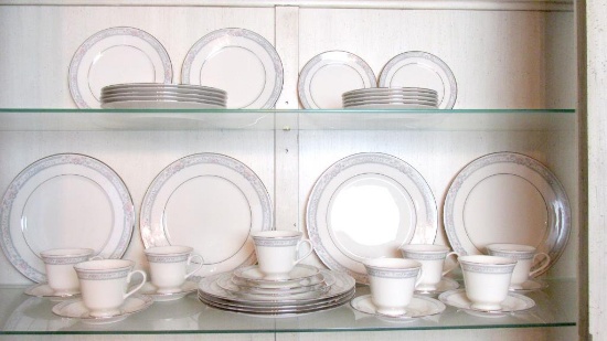 (40) Piece Lenox Charleston Dinner Set - DR