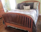 Queen Wood Bed Set