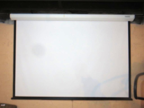 Projector & Projection Screen - BM