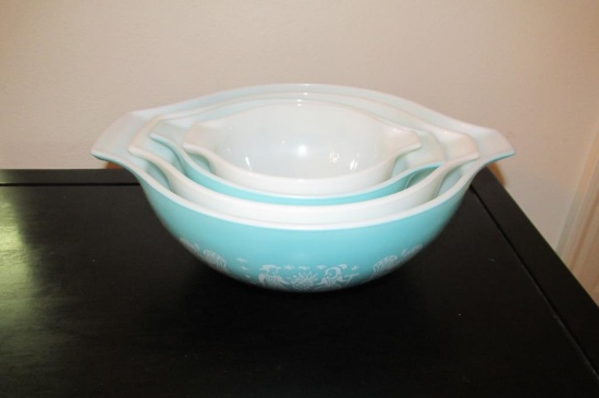 (4) Vintage Nesting Blue/White Pyrex  Bowls  - M