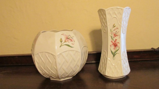 (2) Rubrum Lilly Beleek Vases - DR