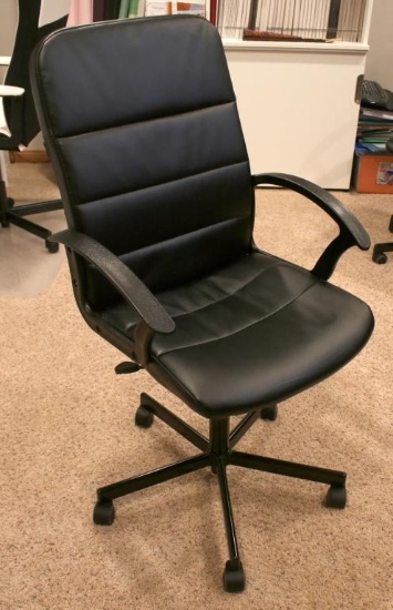 Black Rolling Office Chair - O