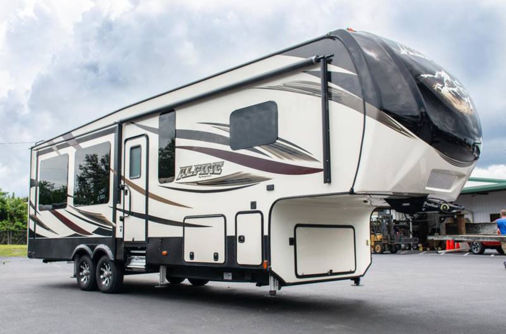 Online Only Auction of Keystone Alpine 5th Wheel