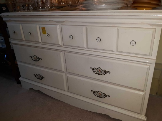 D - White painted Dresser with 6 Drawers