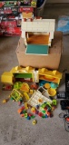 G- Lot of Fisher Price - Family House & School