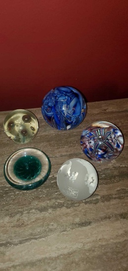 L- (5) Paperweights