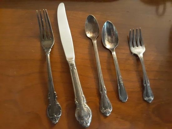 FR- (4) Silverplate & (1) Deepsilver fork