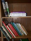 KR- (2) Shelves books