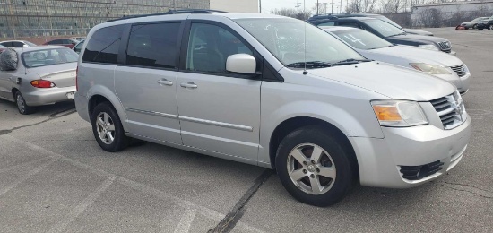 2009 Silver Dodge Grand Caravan SXT