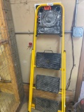 W2- Tricam Step Ladder