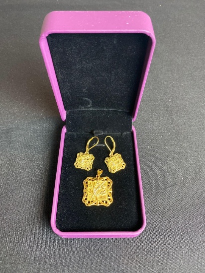 Vivir World Chinese Collection Gold Earrings and Gold Pendant