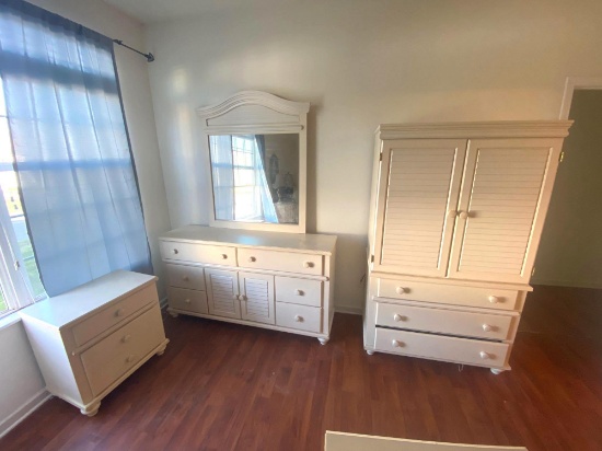 B2- (3) Piece Bedroom Furniture