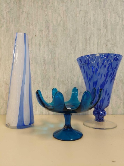 R1- Lot of (3) Art Glass