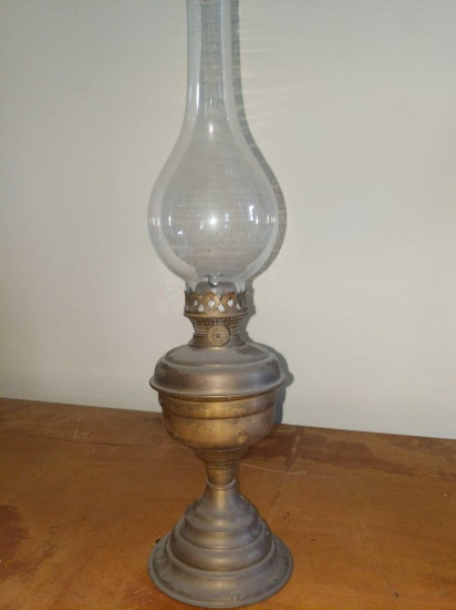 LR- Antique Brass Oil Lamp