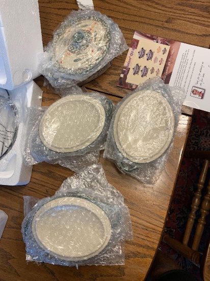 FR- (4) Temp-tations Old World Mini Casseroles With Wire Holders