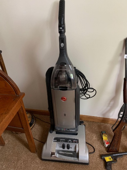 LR- Hoover Wind Tunnel Vacuum